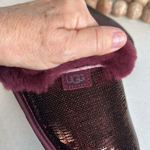 UGG Women's Scuffette II Mirror Ball Slipper Sz 5 NWOB - Picture 8 of 8